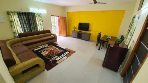 Tirupati Homestay - 2BHK AC Family Apartments near Alipiri and Kapilatheertham - Walk to A2B Veg Restaurant - Super fast WiFi - Android TV - 250 Jio Channels - Easy access to Tirumala
